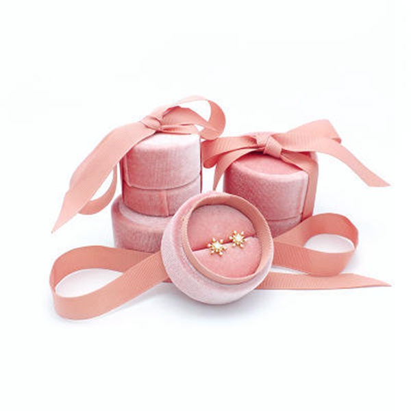 Gift ribbon jewelry box