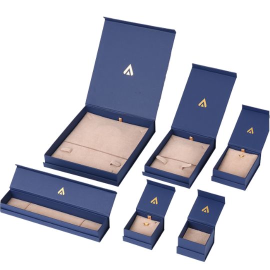 Jewelry box set with logo